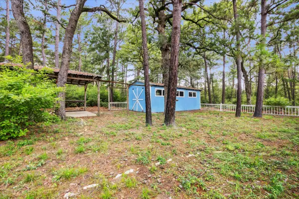 222 Pony Express DR, Smithville, TX 78957