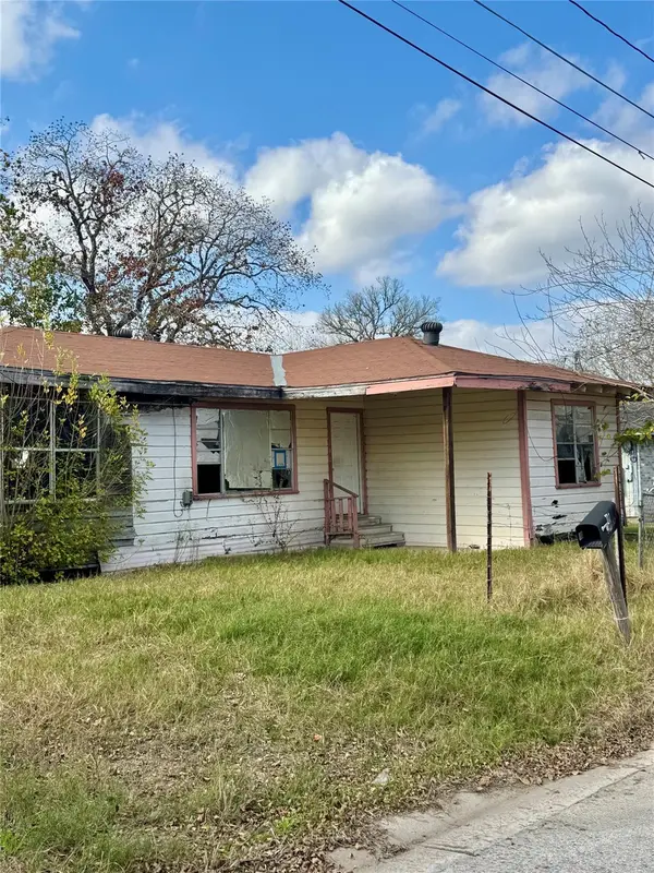 117 Charles ST, Cuero, TX 77954