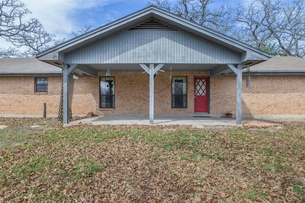 1196 Sherrill LN, Lexington, TX 78947