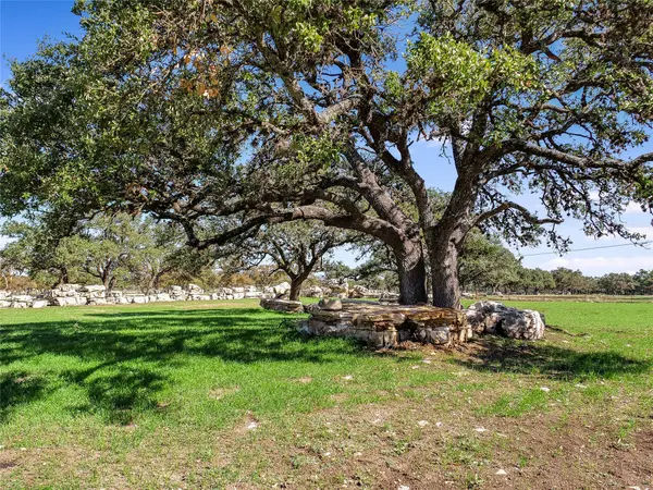 788 Clarence Jacoby RD, Fredericksburg, TX 78624