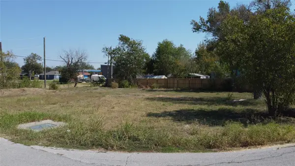 1018 W 1st ST, Taylor, TX 76574