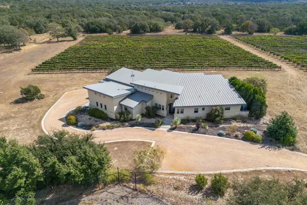 1758 Lincoln Smith RD, Round Mountain, TX 78663