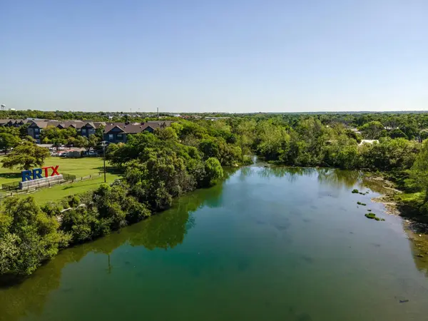 615 Pecan Ave, Round Rock, TX 78664