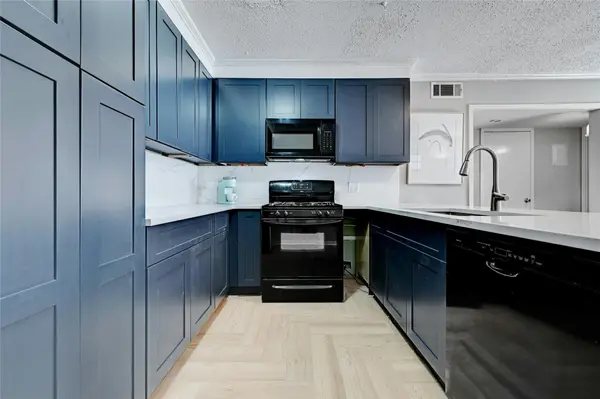 1304 Summit ST #101, Austin, TX 78741