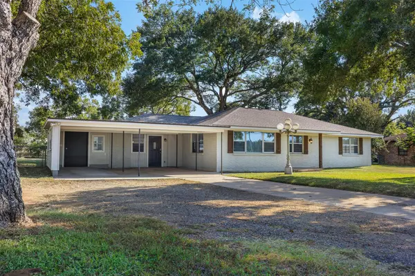 1906 Gun And Rod RD, Brenham, TX 77833