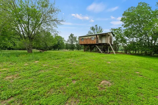 429 Hidden Shores RD, Smithville, TX 78957