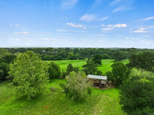 429 Hidden Shores RD, Smithville, TX 78957