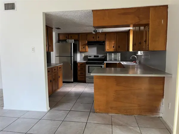 8423 FATHOM CIR #B, Austin, TX 78750