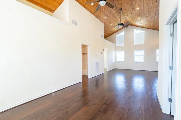 1050 County Road 129 #B, Taylor, TX 76574