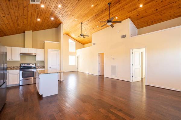 1050 County Road 129 #B, Taylor, TX 76574
