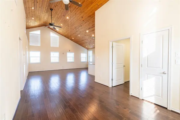 1050 County Road 129 #B, Taylor, TX 76574