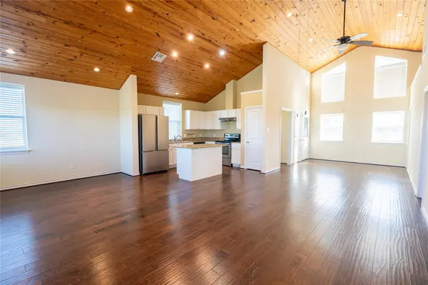 1050 County Road 129 #B, Taylor, TX 76574