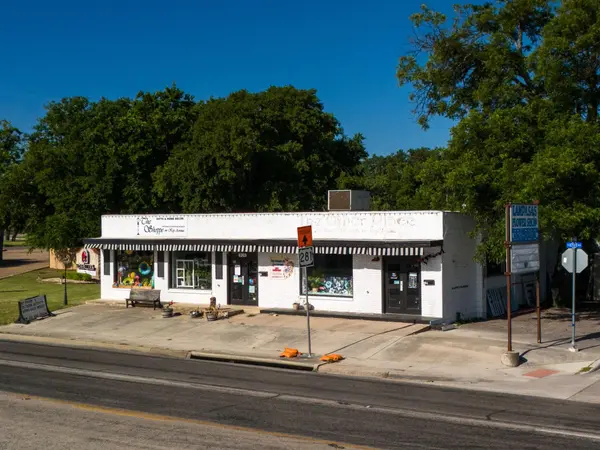 904 S Key Ave, Lampasas, TX 76550