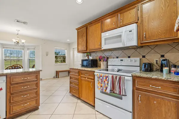 61 Family CIR, Hutto, TX 78634