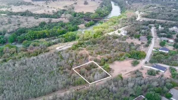 307 Kahana LN, Bastrop, TX 78602