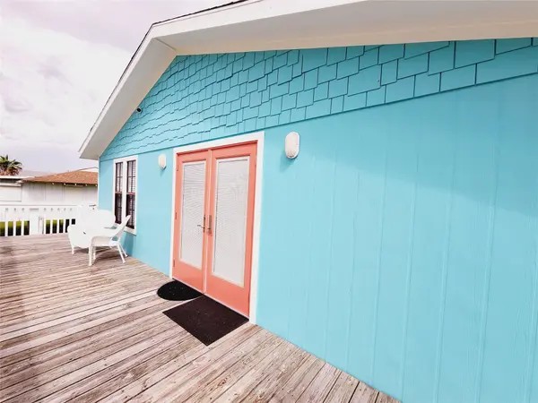 16606 John Davis RD, Jamaica Beach, TX 77554