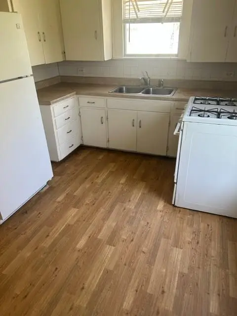 1008 Washburn ST, Taylor, TX 76574