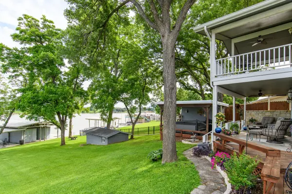 1912 Bluebonnet LN, Kingsland, TX 78639