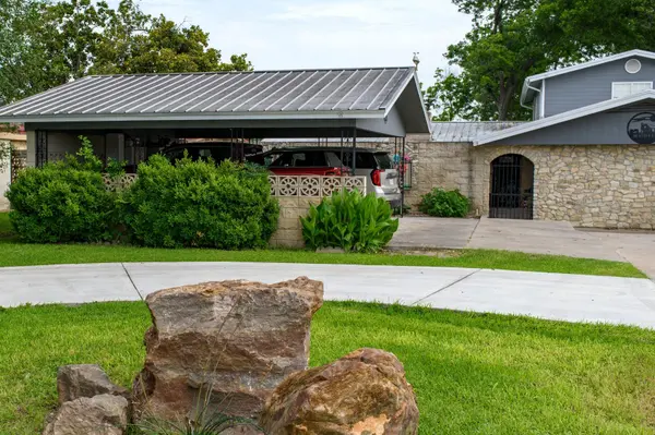 1912 Bluebonnet LN, Kingsland, TX 78639