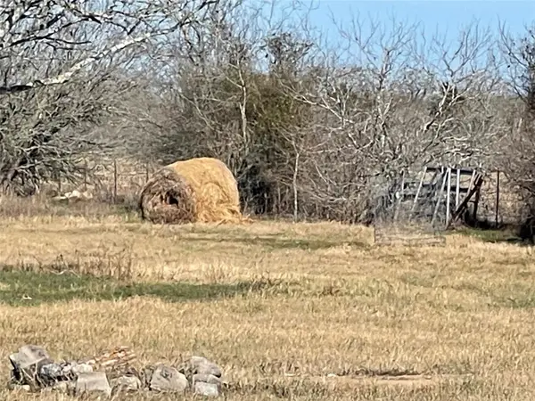 5279 Fm 2762, Flatonia, TX 78941