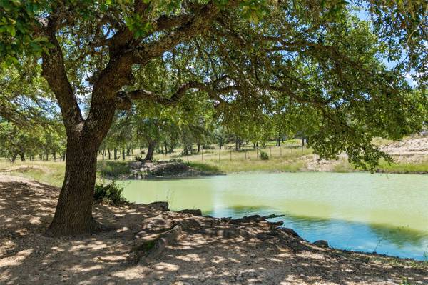 5032 Kendalia RD, Blanco, TX 78606