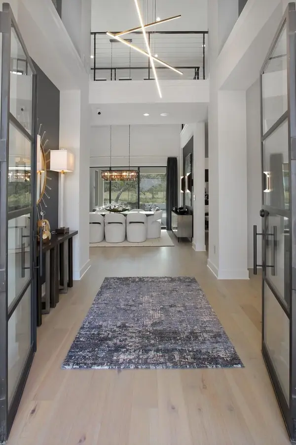 122 Crosswater LN, Dripping Springs, TX 78620