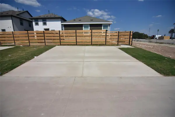275 Bugbee, Kyle, TX 78640