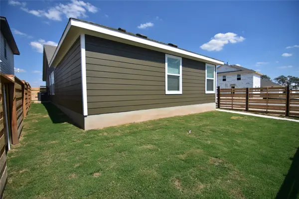 275 Bugbee, Kyle, TX 78640