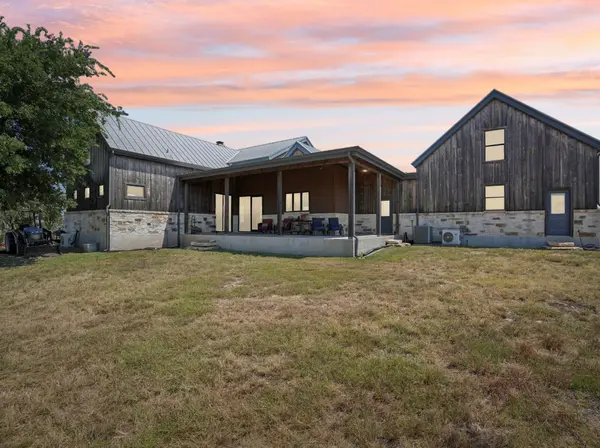 135 Scenic Vista DR, Fredericksburg, TX 78624