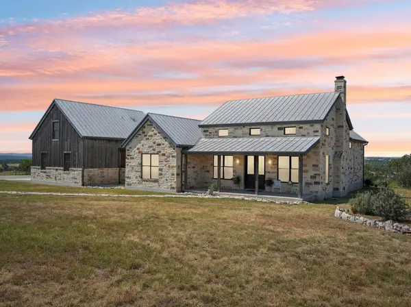 135 Scenic Vista DR, Fredericksburg, TX 78624