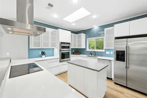 304 Palos Verdes DR, Lakeway, TX 78734