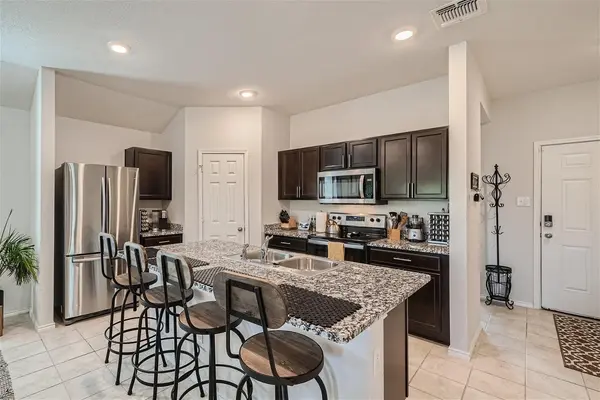 717 Taggart TRL, Jarrell, TX 76537