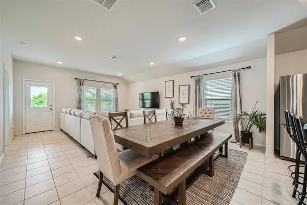 717 Taggart TRL, Jarrell, TX 76537