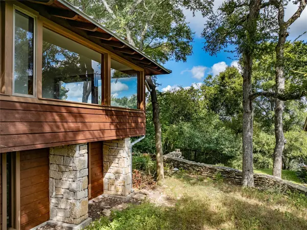 206 Rolling Hill DR, La Grange, TX 78945