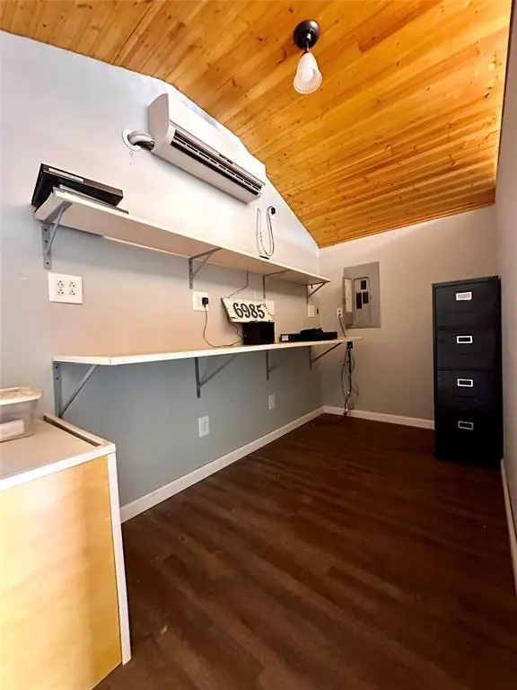 6985 County Road 200 RD, Liberty Hill, TX 78642