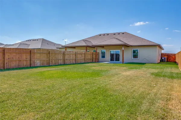 341 Navarro Way #25B, Seguin, TX 78155