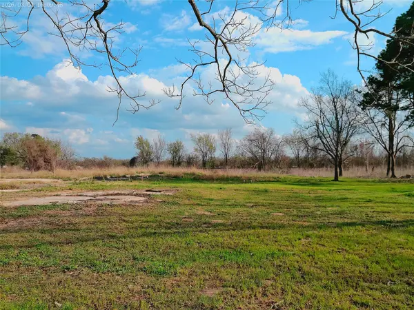 1304 E Cameron Ave, Rockdale, TX 76567