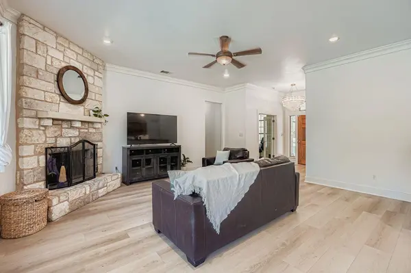 100 Quarry Springs DR, San Marcos, TX 78666