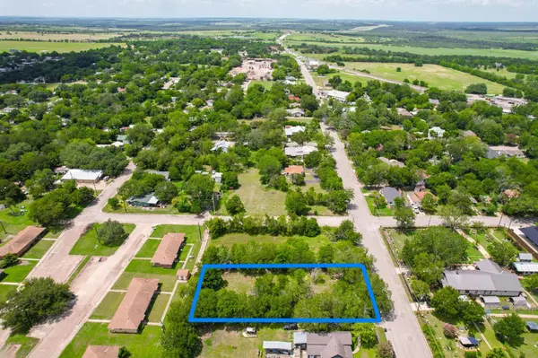 821 Blanco, Lockhart, TX 78644
