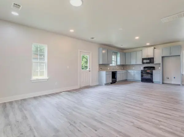 411 S Avenue B, Elgin, TX 78621