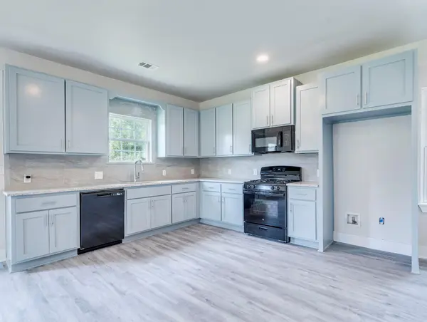 411 S Avenue B, Elgin, TX 78621
