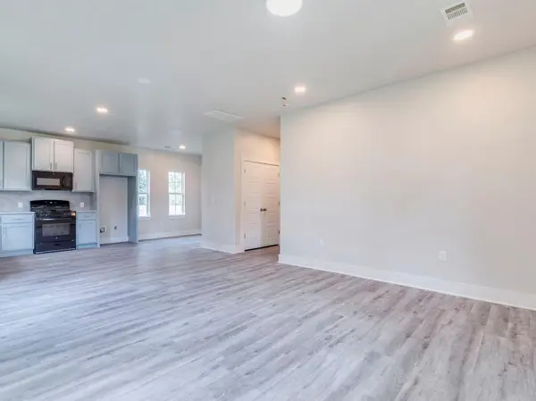 411 S Avenue B, Elgin, TX 78621