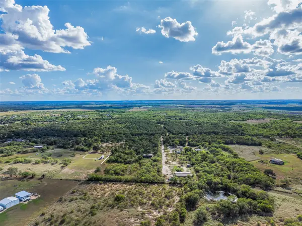 399 Seals Creek RD, Lockhart, TX 78644