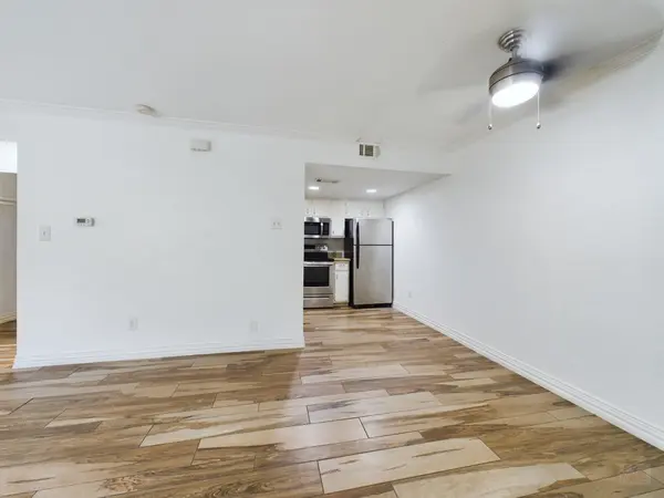 2124 Burton DR #150, Austin, TX 78741
