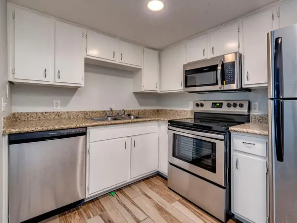 2124 Burton DR #150, Austin, TX 78741