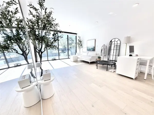 1600 S 1st ST #201, Austin, TX 78704