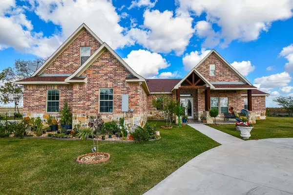 1093 Sunderman RD, Alleyton, TX 78935