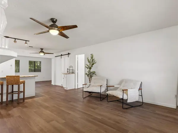 1037 Wilkes CIR, Smithville, TX 78957