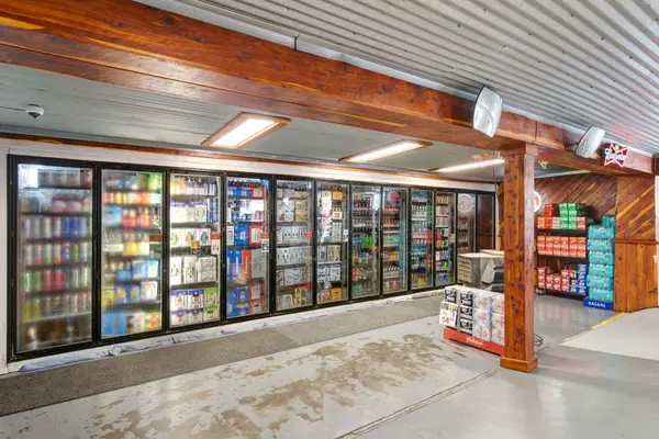 12390 FM 390 RD W, Burton, TX 77835