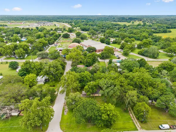 302 Harris ST, Smithville, TX 78957